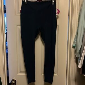 Navy Capri Leggings. Size L 5” yoga band